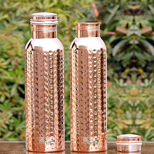 Kuber Industries Botella de cobre puro martillado para agua, 1 litro, a prueba de suciedad, a prueba de fugas, sin articulaciones, ayurveda y yoga, beneficio para la salud (juego de 2,