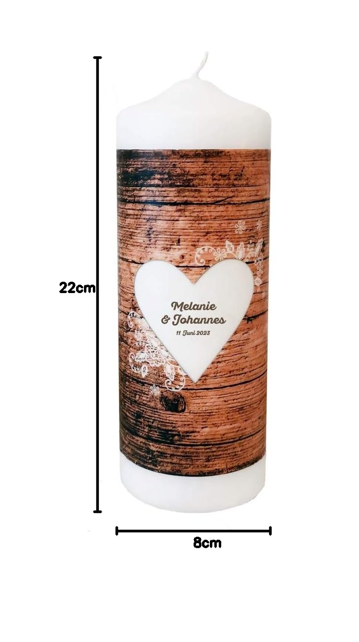 Weddix Vintage Hochzeitskerze mit Namen Datum in Holzoptik mit Herz und Spitze - Traukerze 8x23 cm groß zur Hochzeit mit Spruch Rundumdruck