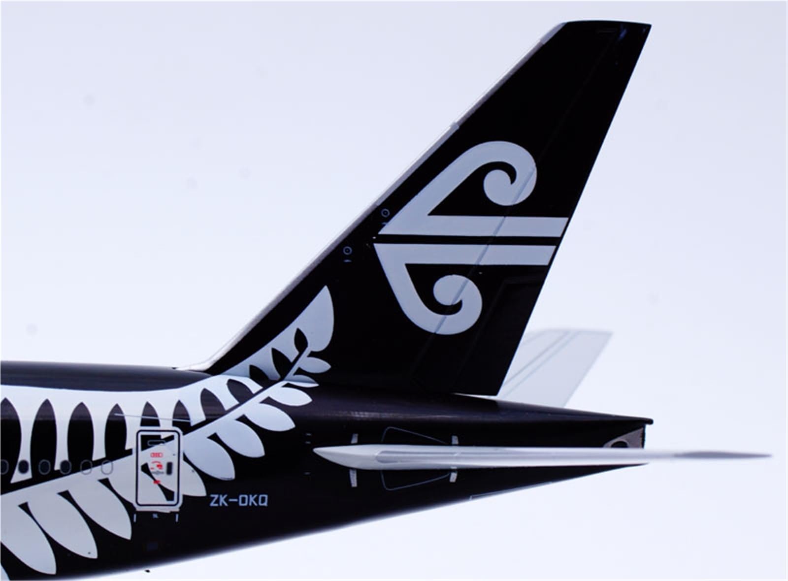 Repliki modeli samolotów 36CM 1/200 zestaw modeli do składania samolotu dla powietrza nowa zelandia B777-300ER ZK-OKQ klapy na dużą skalę odlewany model samolotu miniaturowy model samolotu