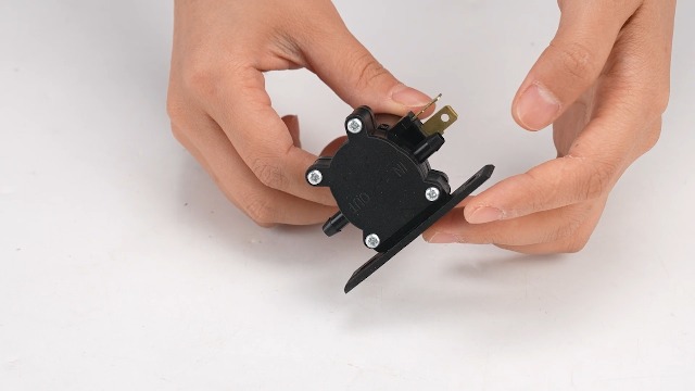 Amazon | カーウォッシャーポンプ 12V フロントガラス ワッシャー