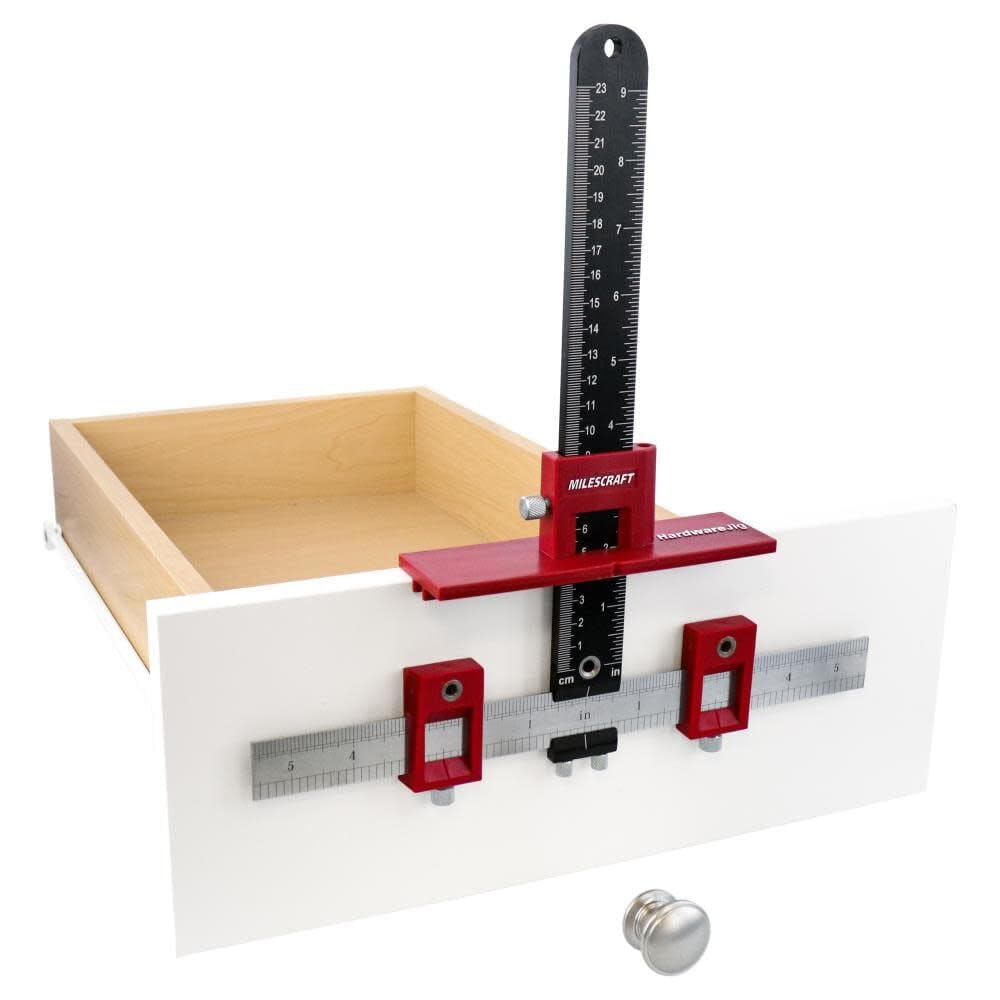 Milescraft 1340 Hardware Jig - Guida per trapano regolabile per installare rapidamente maniglie di armadio/cassetto, manopole e tiri. Modello hardware per armadietti, maschera guida foratura legno,