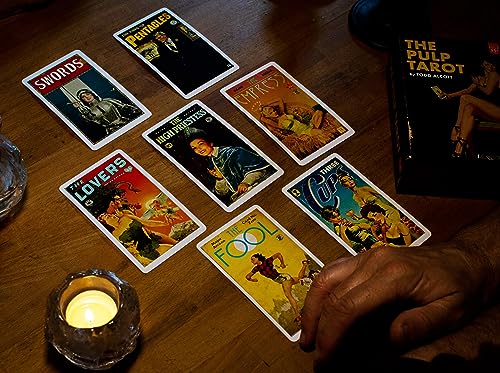 Pulp Magazines Tarot: 78 Cartas de Personajes Clásicos