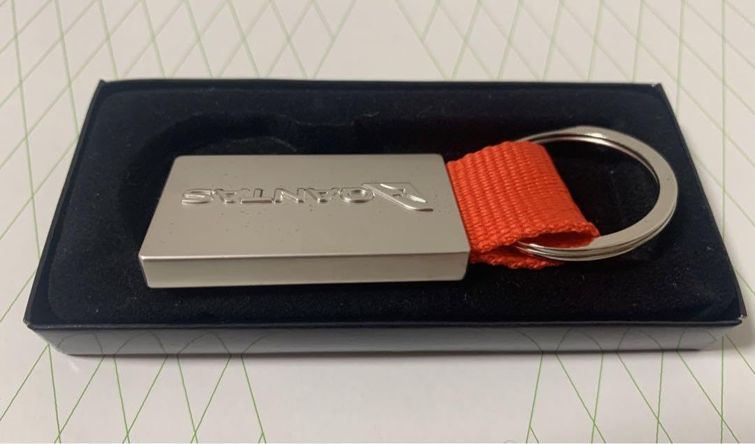 Amazon.co.jp: カンタス航空 キーホルダー : ファッション