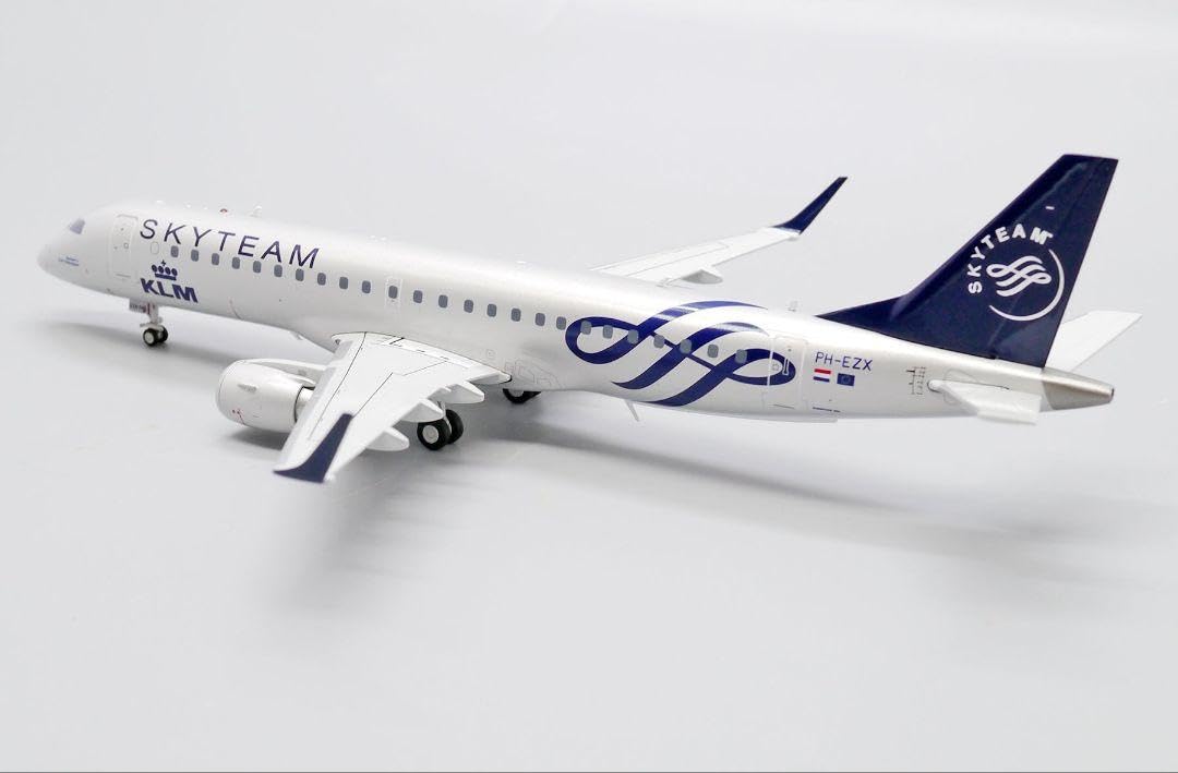 KLMオランダ航空 ERJ-190 PH-EZX 1/200 Amazon.co.jp: KLMオランダ航空 ERJ-190 PH-EZX 1/200 : おもちゃ