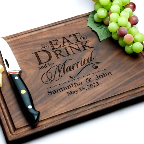 Tablas de Cortar Personalizadas Straga | Tabla de Madera Artesanal para Charcutería | Regalo Personalizado para Bodas, Aniversarios y Bienvenidas al Hogar (Diseño 'Come, Bebe y Sé Casado' No. 012) miniatura 1