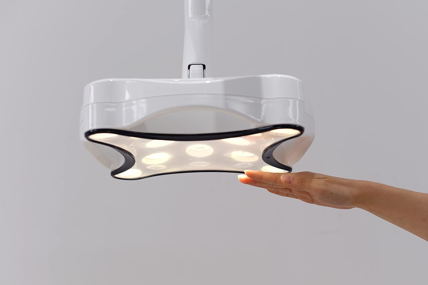 12W LED Shadowless Light Portable Auxiliary Lamp LED Surgical Cold Lamp with 12PCS High-Power Light Sources Floor Stand Type JD1700L