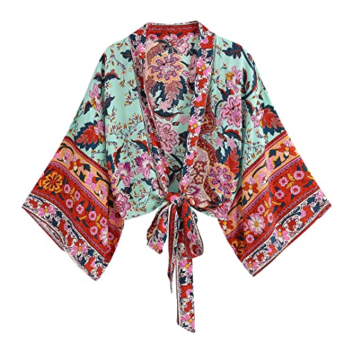 Kimono court de style bohème pour femme cherchant une veste légère de mi-saison