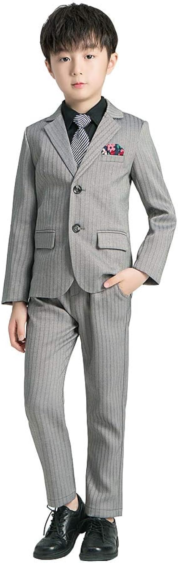 Amazon Co Jp 卒業式 キッズスーツ 男の子 ストライプ 発表会 受験 スーツ 男の子スー秋冬 子ども スーツ 入学式 フォーマル スーツ 子供服 男児 子供服 結婚式 ピアノ 発表会 小学校 七五三 ジャケット ズボン ベスト グレー 黒 服 ファッション小物