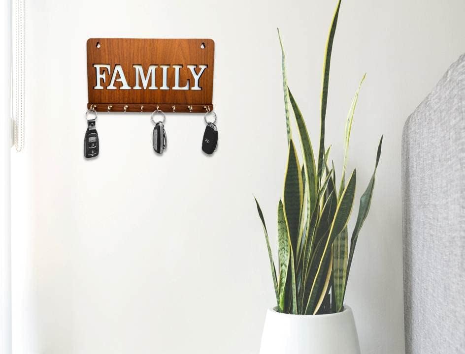 Miniatura 7 de Soporte familiar para llaves de pared de madera para decoración del hogar, soporte para llaveros, regalo para el mejor diseñador familiar del mundo,