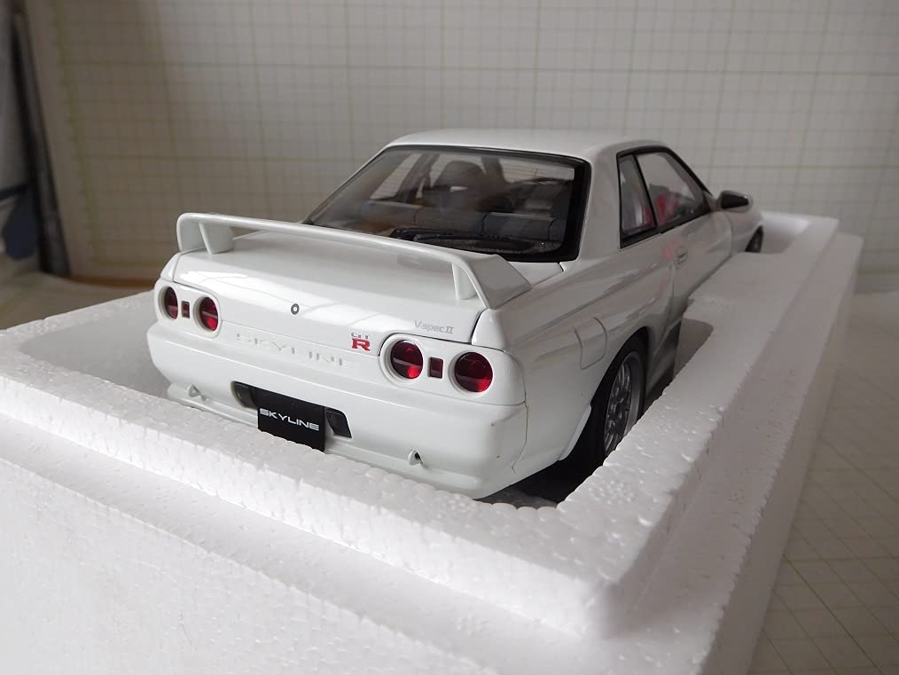 ミニカー 1/18 スカイライン GT-R BNR32 V-SPECⅡ ホワイト Nissan Skyline GT-R R32 ( BNR32 ) V-Spec II White 1/18 KYOSHO