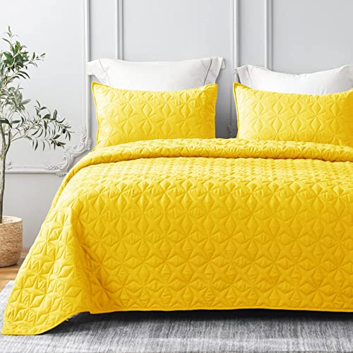 Whale Flotilla Quilt Set Queen Size, Soft Microfiber Lightweight Bedspread Coverlet Bed Cover (Star Pattern) For All Seasons, Yellow, 3 Pieces (Includes 1 Quilt, 2 Shams) #TOP13