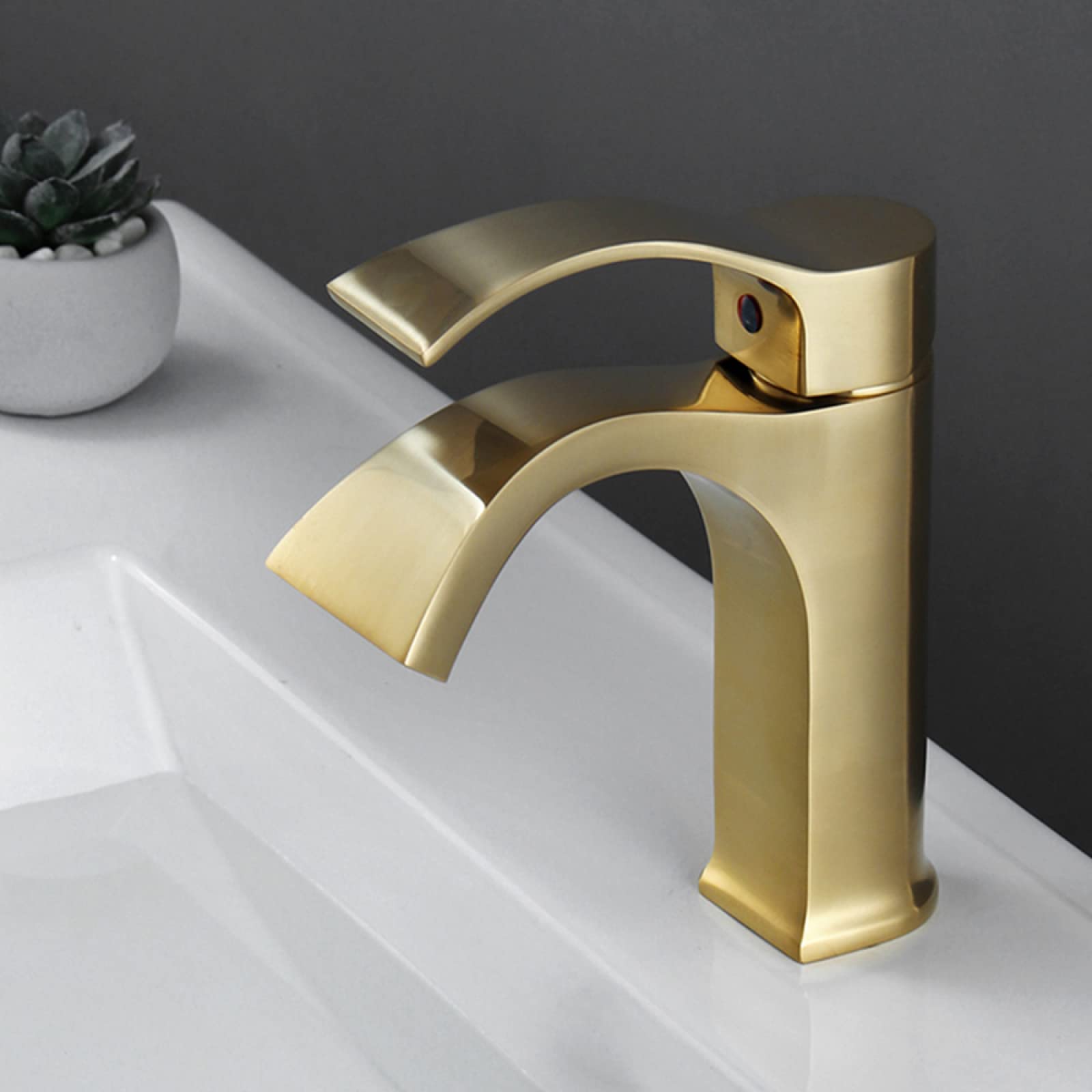 Mitigeur cascade de lavabo haut or brossé monocommande eau chaude froide