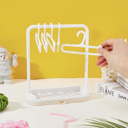 Miniatura 3 de SUPERFINDINGS Perchero de plástico para muñecas con 10 piezas de colgador de ropa blanco mini soporte de exhibición de ropa para vestimenta