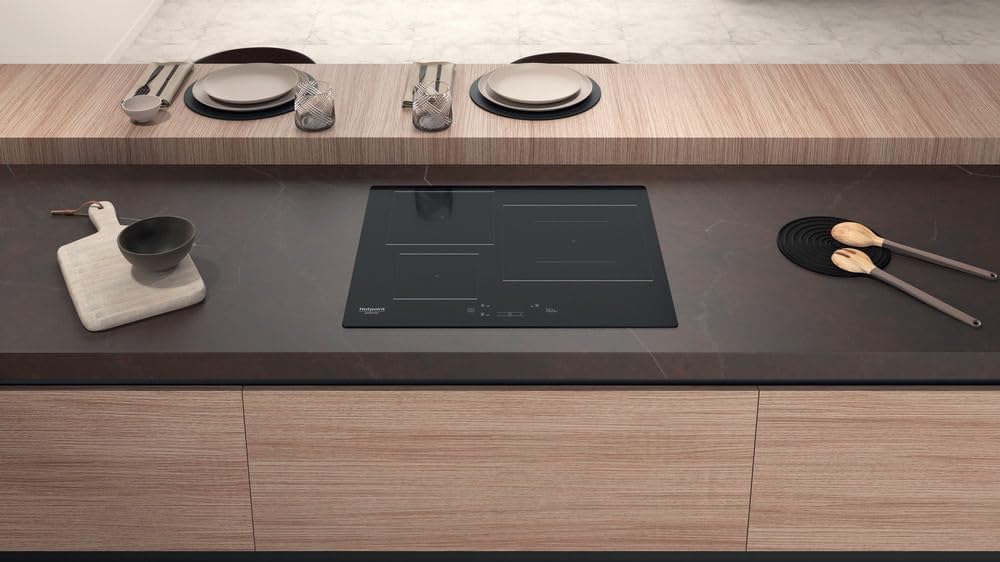 Hotpoint - HQ 5760S NE Plaque Induction 3 Foyers - Zone 28cm, Booster 7200W - Commandes Tactiles, Programmes Automatiques, Minuterie - H 5,4 x L 59 x P 51 cm - Noir Verre Céramique