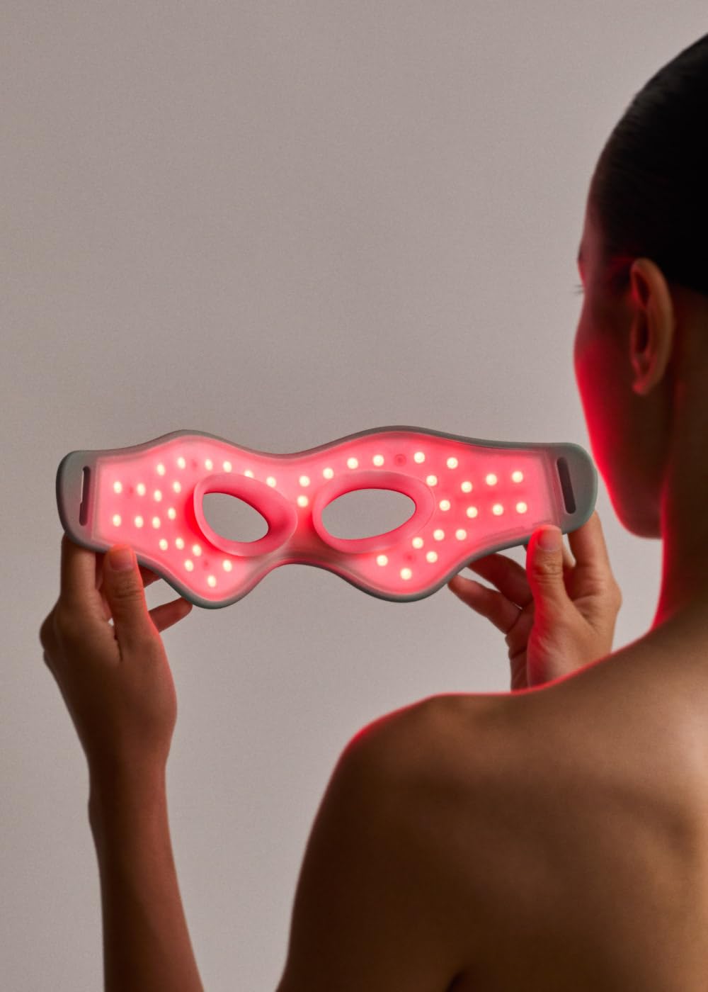 CREATE/SKINCARE LED EYE MASK/Antifaz de tratamiento LED 4 en 1 para el contorno de ojos verde sage/Ligero y portátil, libre de químicos, 42 bombillas LED cuádruples, 2W