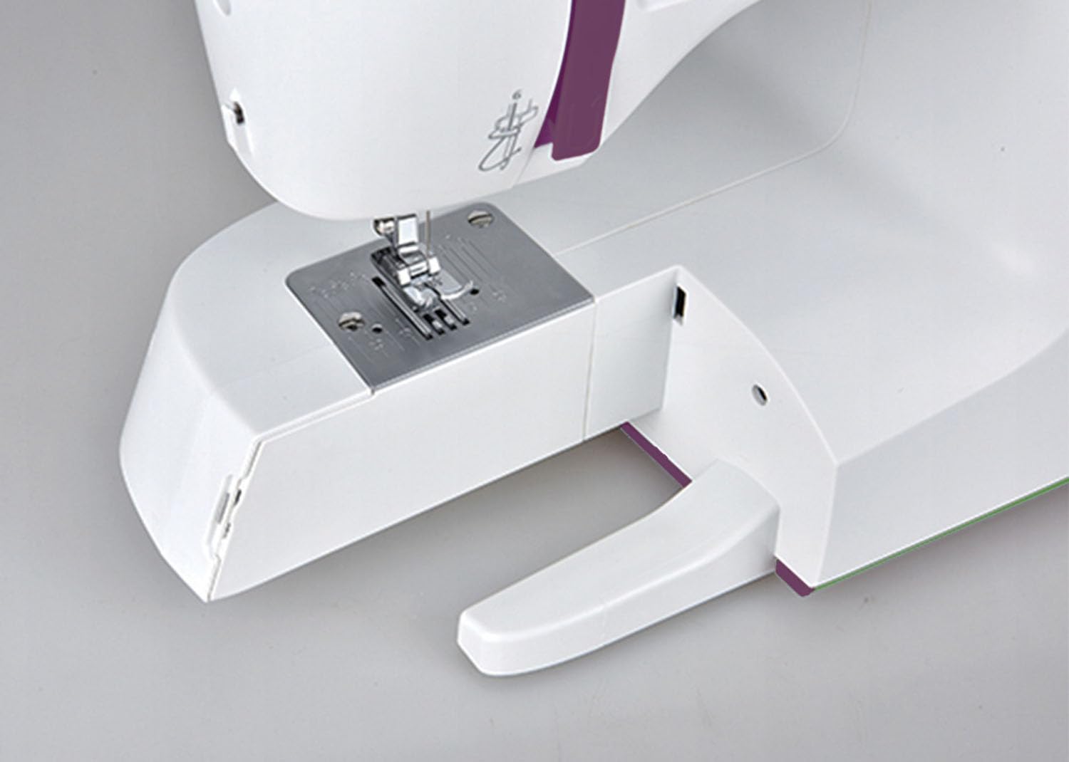 Necchi K132A - Máquina para coser, interior de fundición a presión de aluminio, carcasa de ABS, violeta, regular