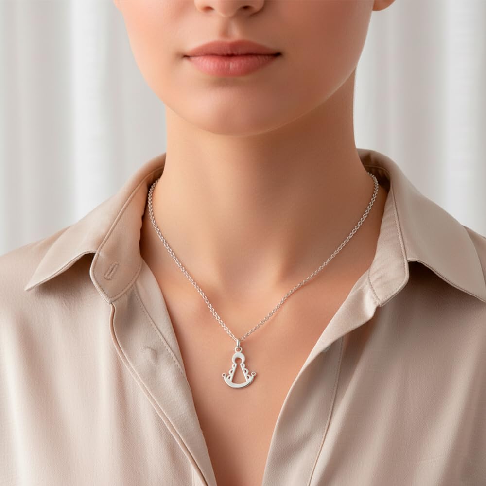 Collar mujer Virgen del Rocio plata - Colgante con la silueta de la Virgen del Rocio y cadena de plata 925 - Se envía en una cajita de regalo