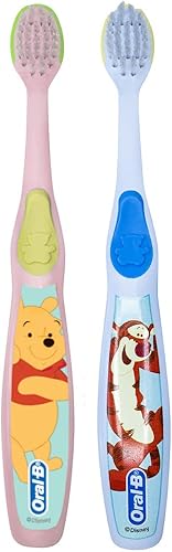 Miniatura 2 de Oral-B Cepillo de dientes manual para bebé, personajes de Pooh, de 0 a 3 años, extra suave (los personajes varían), paquete de 2