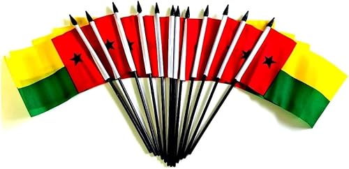 Miniatura 74 de Paquete de 12 banderas de escritorio de oficina en miniatura de poliéster internacional de 4 x 6 pulgadas, 1 docena de banderas pequeñas de 4 x 6