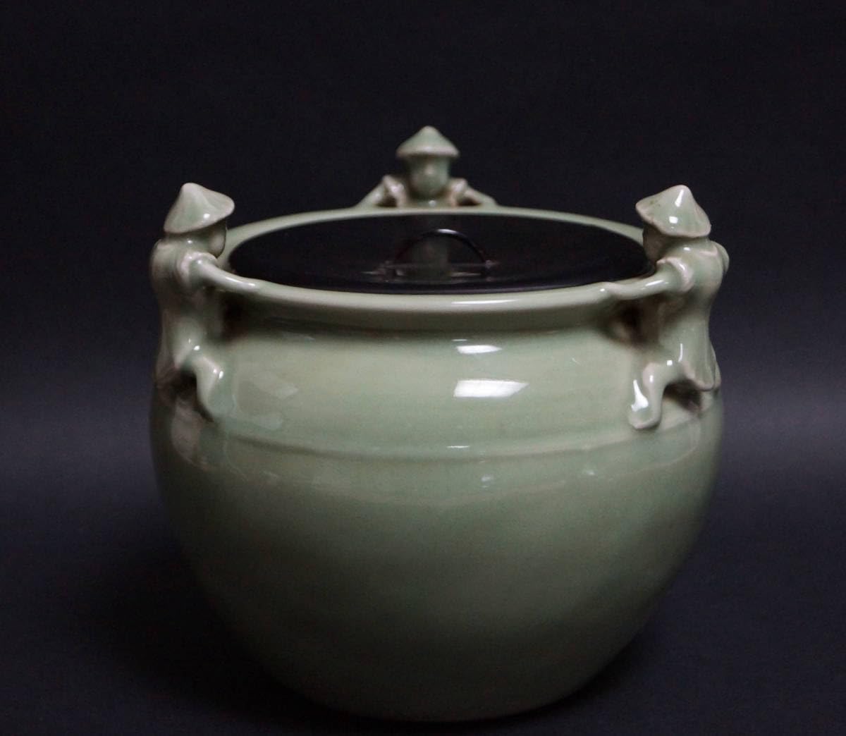 明末天龍寺 青磁 三閑人 水指 飾壷 木製黒漆蓋/ 明末天龍寺 青磁 三閑人 水指 飾壷 木製黒漆蓋/