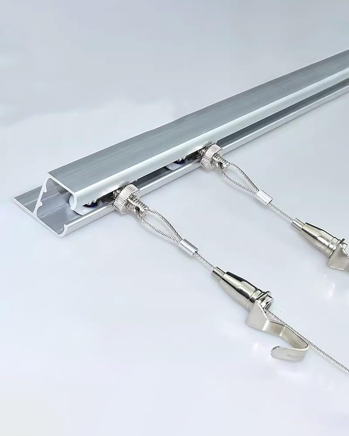Szyna do Wieszania Obrazów Zestaw do Zawieszania Kolaży na Ścianie z Regulowanymi Hakami ze Stalowych Linek, Zestaw do Regulacji Ramek Ściennych, Półka(45"/114cm Track,1.6'/0.5m Cable)