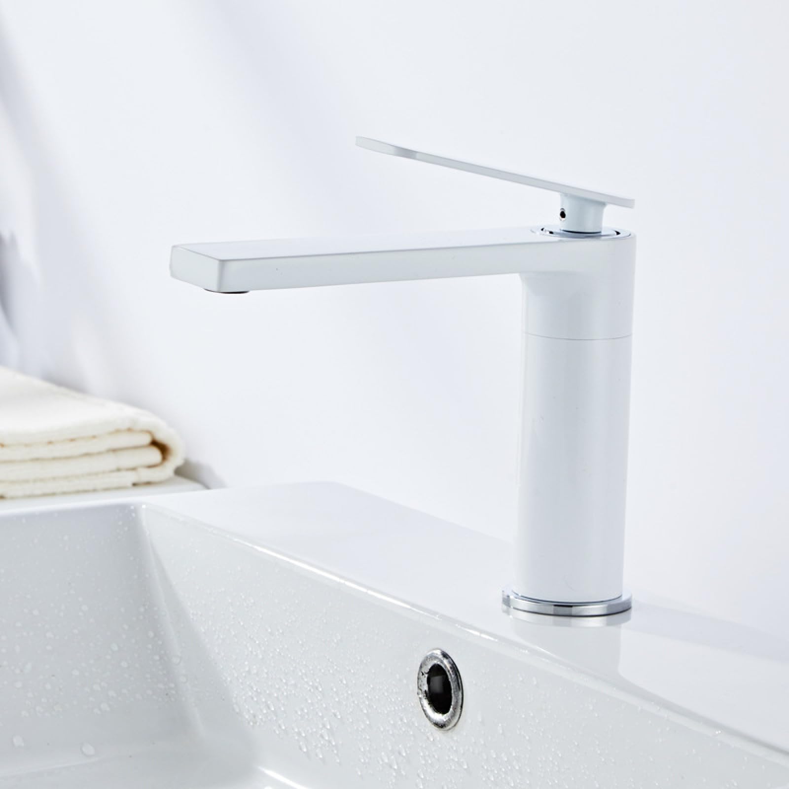 Fanjubei White And Dwarf Bathroom, Hot And Cold Water, Copper Basin Faucet On The Countertop, Low White