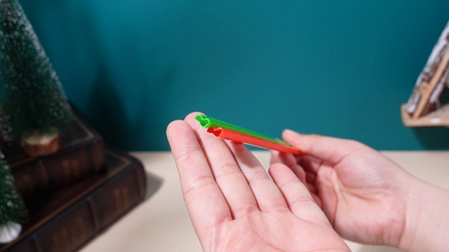 100 pitillos plásticos desechables en forma de calceta navideña miniatura 5