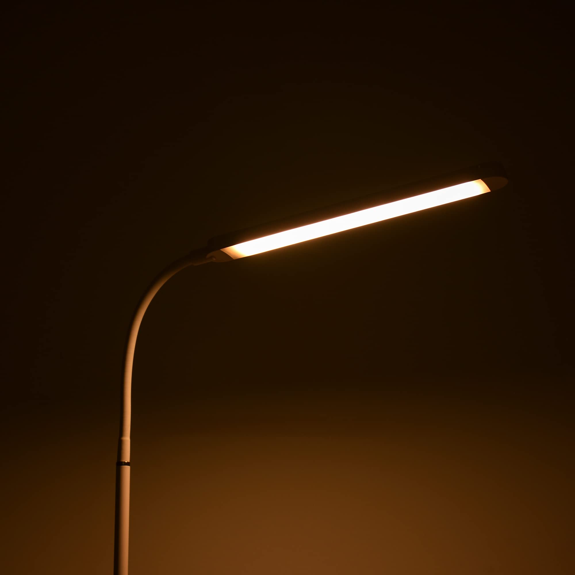 LED-Stehlampe Höhenverstellbar – 3 Lichtfarben, Dimmbar, Mit USB-Anschluss, Modernes Design, 8W