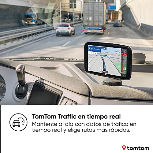 Navegador TomTom en camión con datos de tráfico en tiempo real para selección de rutas más rápidas.