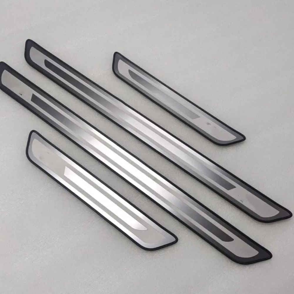Seuils de porte acier inox parfaits pour protéger votre Lexus RCF lors de sorties