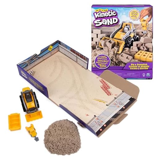 Kinetic Sand, Dig & Demolish Truck Playset with 453 g of Kinetic Sand, for Kids Aged 3 and Up