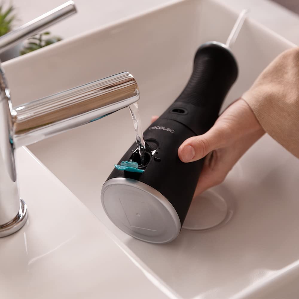 Cecotec Portil Boral Boral Irrigador Bamba 1100 Jet Liberty. 6 modalità di utilizzo e 6 ugelli, schermo a LED, capacità 280 ml, 8 impostazioni di pressione, IPX7, carico USB e borsa da viaggio