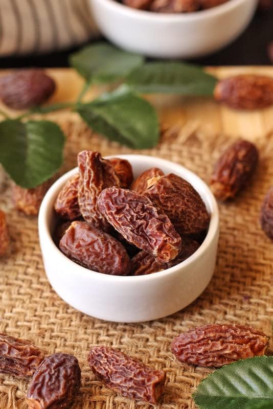 Image of LILA DRY FRUITS International Dates (1000 grams)| Healthy & Nutritious Snack | Rich in Vitamins & Minerals | Natural Sweetener | Kala Chuara | Khajoor or Khajur Dry Fruit Perfect for Gifting