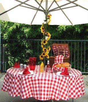 LinenLovers Polyester Gingham Zipper Umbrella Table Cloth 68" Round