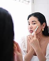 Vista 4 de Finishing Touch Flawless Dermaplane Glo Lighted Facial Exfoliator - Non-Vibrating and Includes 6 Replacement Heads, White/Rose Gold