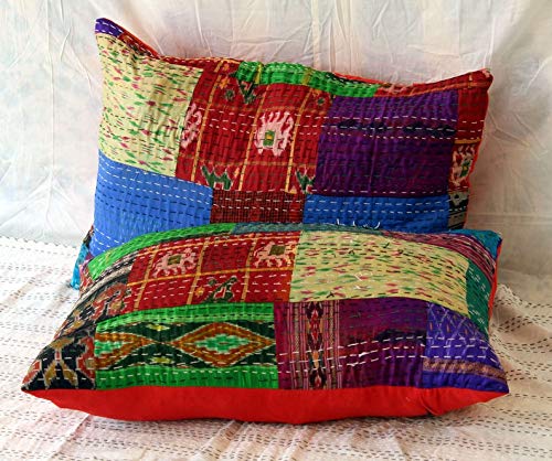 Housses de coussin en soie pour raviver un canapé terne facilement