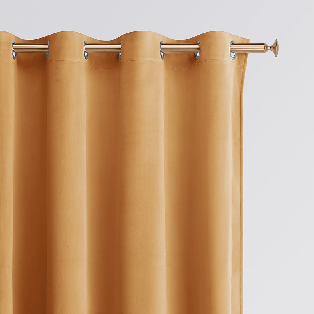 room99 Rideau en Velours avec œillets argentés Charmy 140 x 250 Largeur x Hauteur, Décoration de fenêtre, Rideau Thermique Isolant Anti Froid et Chaleur pour Salon Moutarde, 1 pièce
