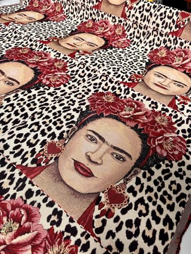 Coussin jacquard Frida et floral pour transformer l'ambiance de votre salon