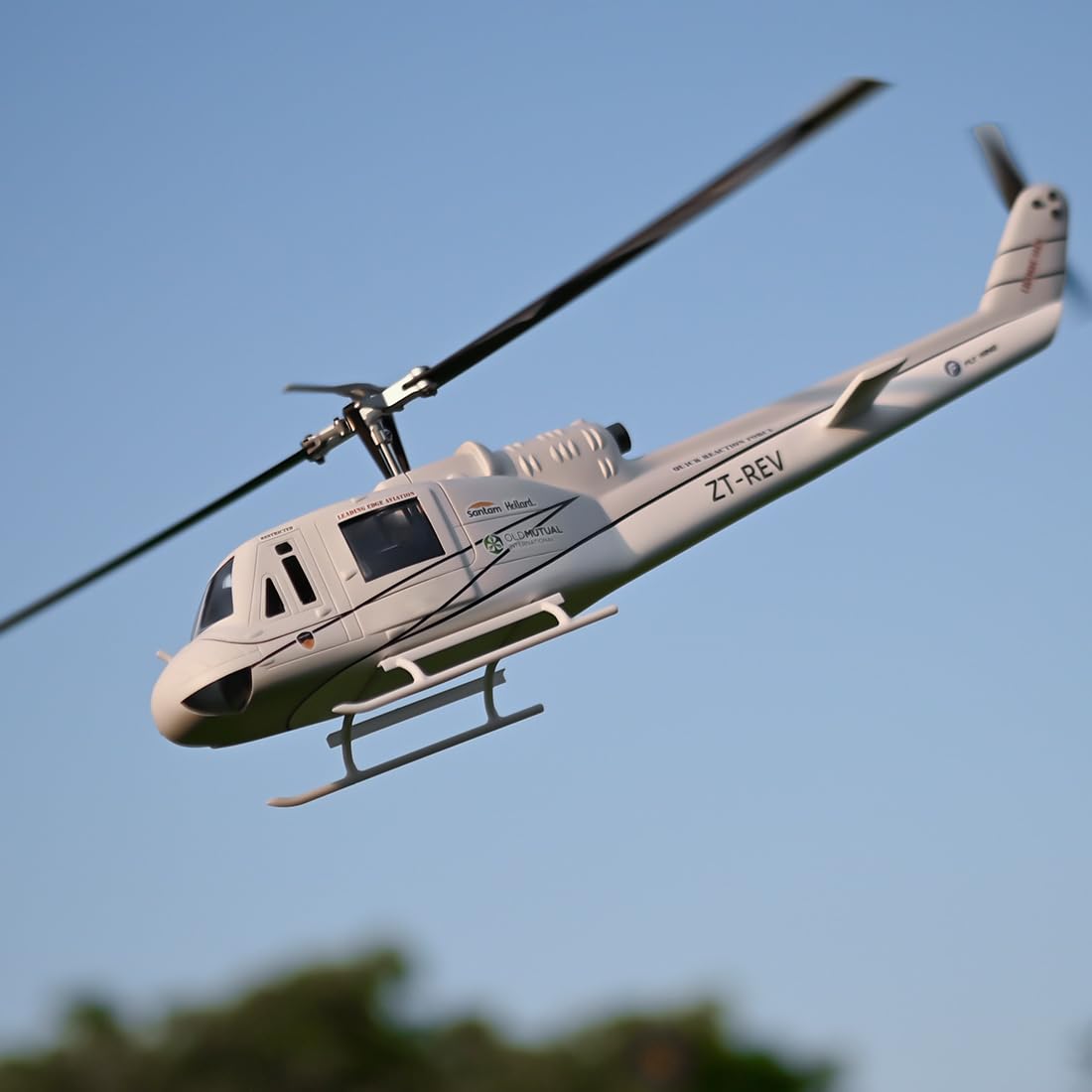 Elicottero RC per adulti, UH1-V4 Huey 470-Class RC elicottero 2.4G 6CH RC Military elicottero con posizionamento GPS, quattro modalità di volo (versione PTF/controllo a destra)