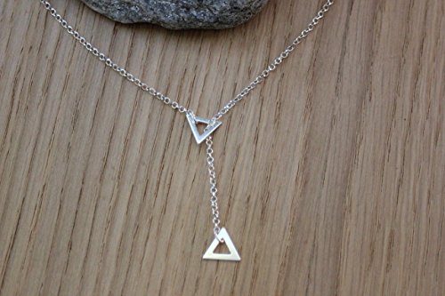 Collier cravate en argent massif avec son pendentif triangle géométrique