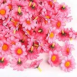 Flores textiles con pistilos amarillos, para decorar regalos o hacer manualidades. 
