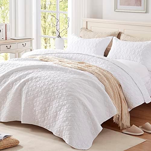 Haglurom Full/Queen Size Quilt Set-3 Pieces, Lightweight White Summer Bedspread/Coverlet-90''x98'', Luxurious Soft 3D Ultrasonic Microfiber Bed Quilt for All Seasons (Includes 1 Quilt,2 Shams)