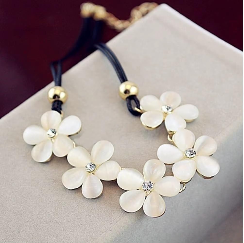 Blazing Autumn Delicate White Flower Chain Necklace for Women, 5-Flower Design, Fashion Jewelry