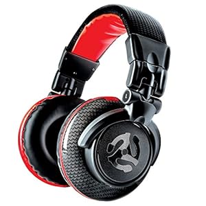 Numark Red Wave Carbon – Casque Audio DJ Haute-Fidélité et Ultra-Léger avec Design Pivotant, Haut-Parleurs 50 mm, Câble Détachable, Adaptateur 3,5 mm et Étui Inclus