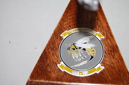 Miniatura 3 de VAQ-138 Yellow Jackets 2010 EA-18G Modelo Growler, azul marino, escala 1/40 (18"), caoba