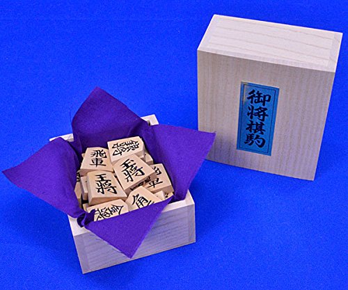 黄楊上彫駒、将棋盤セット Amazon | 新かや3寸足付将棋盤セット 木製将棋駒黄楊上彫 駒台 将碁屋
