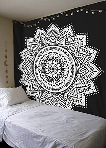 Tapisserie murale mandala grand format pour creer un coin meditation zen chez soi