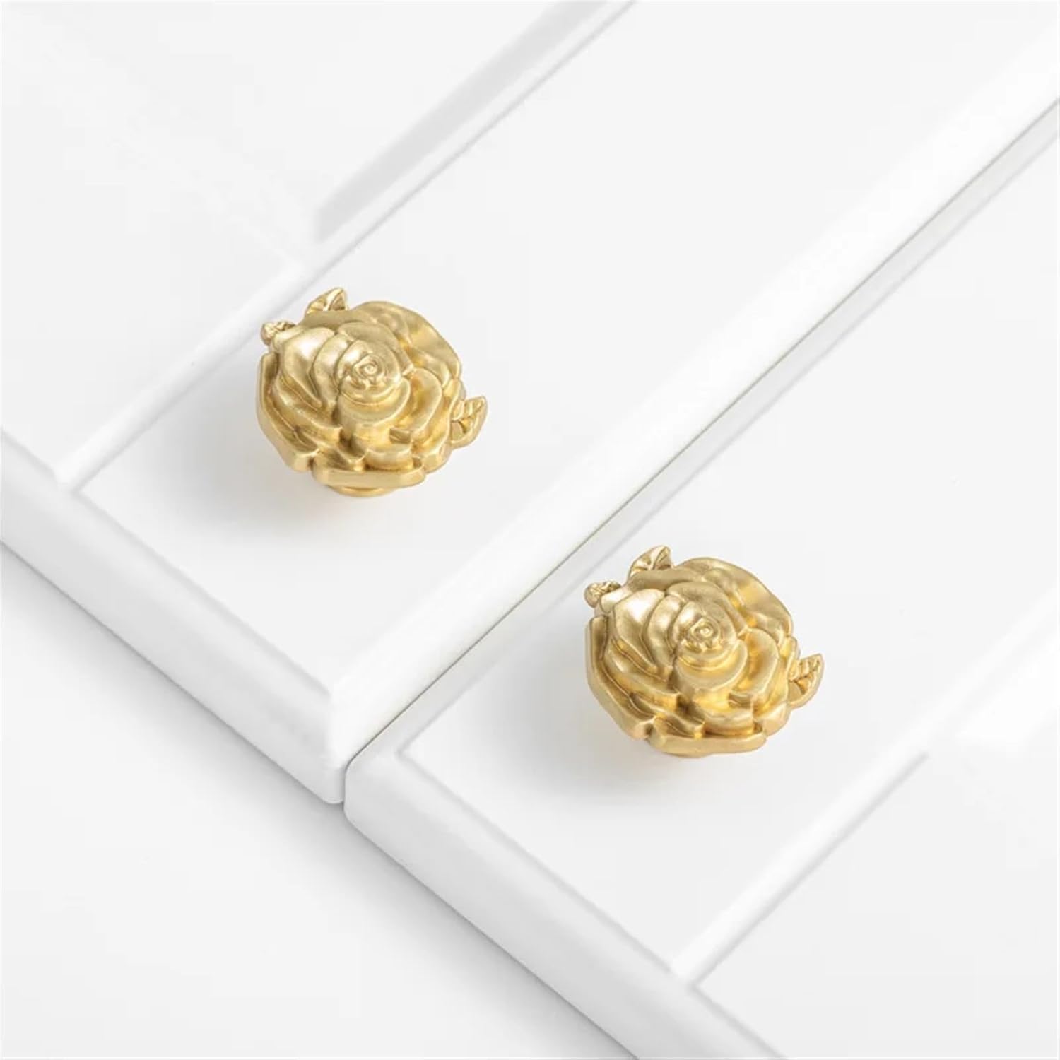 Solid Brass Art Deco Rose Flower Shape Kitchen Cabinet Knobs Creative Drawer Knobs Bedroom Wardrobes Door Pull Furniture Handle 1Pcs