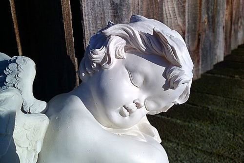 Grand chérubin d'ange blanc, le cadeau de Noël idéal pour amateurs de décoration de jardin