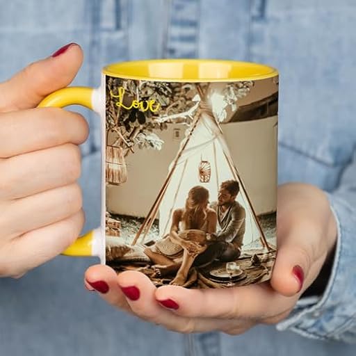 Wanapix | Taza Personalizada con Foto y Texto | Capacidad de 325ml | Taza de Cerámica con Diseño Único | Regalo para Amigos y Familiares | Apta para Microondas | Interior y Asa Color Amarillo | Ya disponible en tu tienda friki favorita! En mundofriki.es!